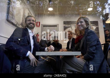 Pablo Casado und seine Frau Isabel Torres während der Abstimmung des Partido Popular-Führers Pablo Casado an der Nuestra Senora del Pilar Schule in Madrid, Spanien. 10. November 2019. (Foto von A. Ware/NurPhoto) Stockfoto