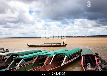 Saint-Laurent-du-Maroni, Frankreich, 4. Juli 2019. Die Pirogen am Strand von Albina, auf der suriname-Seite des Flusses Maroni vor der Stadt Saint-Laurent. (Foto von Emeric Fohlen/NurPhoto) Stockfoto