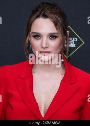 SANTA MONICA, LOS ANGELES, KALIFORNIEN, USA - NOVEMBER 10: Schauspielerin Hunter King mit Nathalie Karam kommt am 2019 E an! Die People's Choice Awards werden am 10. November 2019 im Barker Hangar in Santa Monica, Los Angeles, Kalifornien, USA, verliehen. (Foto von Xavier Collin/Image Press Agency/NurPhoto) Stockfoto