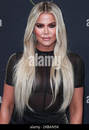 SANTA MONICA, LOS ANGELES, CALIFORNIA, USA - NOVEMBER 10: Khloe Kardashian trägt Laquan Smith kommt am 2019 E an! Die People's Choice Awards werden am 10. November 2019 im Barker Hangar in Santa Monica, Los Angeles, Kalifornien, USA, verliehen. (Foto von Xavier Collin/Image Press Agency/NurPhoto) Stockfoto