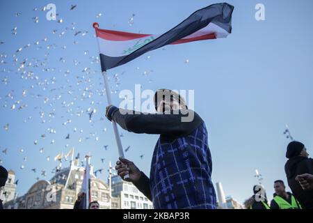 Solidaritätsdemonstranten mit Menschen im Irak in Amsterdam, Niederlande, am 10. November 2019. (Foto y Ezz Al Zanoon/NurPhoto) Stockfoto