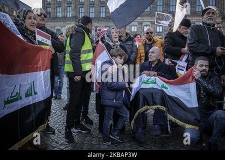 Solidaritätsdemonstranten mit Menschen im Irak in Amsterdam, Niederlande, am 10. November 2019. (Foto y Ezz Al Zanoon/NurPhoto) Stockfoto