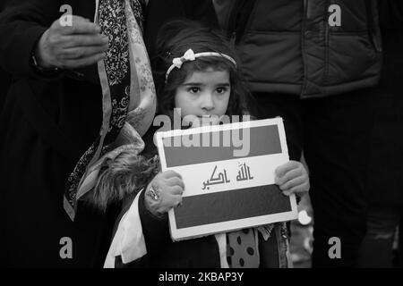 Solidaritätsdemonstranten mit Menschen im Irak in Amsterdam, Niederlande, am 10. November 2019. (Foto y Ezz Al Zanoon/NurPhoto) Stockfoto