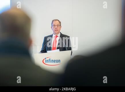 Vorstandsvorsitzender Reinhard Ploss bei der Jahrespressekonferenz der Infineon Technologies AG am 12. November 2019 in Neubiberg bei München. Infineon ist ein Halbleiterhersteller mit rund 40.000 Mitarbeitern. Der Umsatz erreichte 2019 einen neuen Höchststand. (Foto von Alexander Pohl/NurPhoto) Stockfoto