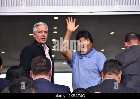 Ex-Boliviens Präsident Evo Morales spricht während einer Pressekonferenz auf dem Internationalen Flughafen von Mexiko, während seiner Ankunft, nachdem er wegen seines Rücktritts als Präsident des bolivianischen Landes wegen eines Staatsstreichs am 12. November 2019 politisches Asyl angenommen hatte, in Mexiko-Stadt (Foto: Eyepix/NurPhoto) Stockfoto