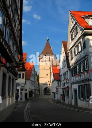 Blick auf die Trog lange Straße zum Beinsteiner Stadttor in Waiblingen, Baden-Württemberg, Deutschland Stockfoto