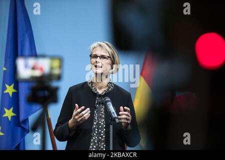 Die Bundesministerin für Bildung und Forschung Anja Karliczek wird am 13. November 2019 bei einer Pressekonferenz zum Gesetzesentwurf zur ganztägigen Kinderbetreuung im Familienministerium in Berlin abgebildet. (Foto von Emmanuele Contini/NurPhoto) Stockfoto