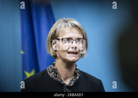 Die Bundesministerin für Bildung und Forschung Anja Karliczek wird am 13. November 2019 bei einer Pressekonferenz zum Gesetzesentwurf zur ganztägigen Kinderbetreuung im Familienministerium in Berlin abgebildet. (Foto von Emmanuele Contini/NurPhoto) Stockfoto