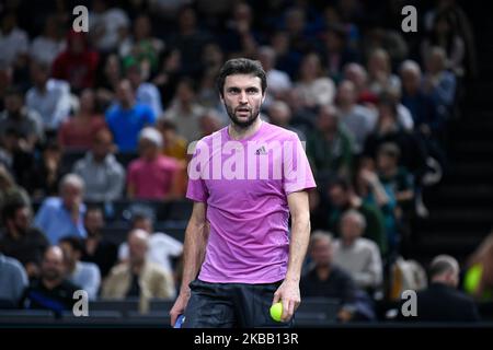 Paris, Frankreich. Am 3. November 2022 spielt Gilles Simon das letzte Spiel seiner Karriere gegen Felix Auger-Aliassime während des Rolex Paris Masters, ATP Masters 1000 Tennisturniers, am 3. November 2022 in der Accor Arena in Paris, Frankreich. Foto von Victor Joly/ABACAPRESS.COM Stockfoto