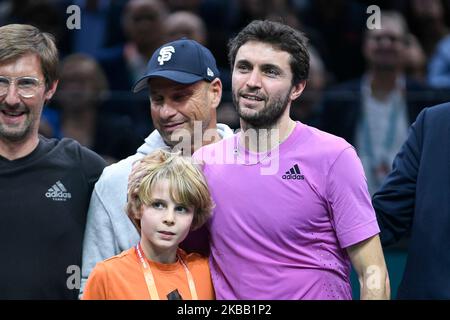 Paris, Frankreich. Am 3. November 2022 wurde Gilles Simon mit seinem Sohn Timothee während des Rolex Paris Masters, ATP Masters 1000 Tennisturniers, am 3. November 2022 in der Accor Arena in Paris, Frankreich, ausgetragen. Foto von Victor Joly/ABACAPRESS.COM Stockfoto