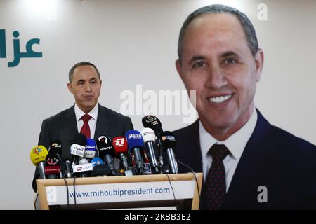 Azzedine Mihoubi, algerische Präsidentschaftskandidatin und ehemalige Kulturministerin, hält eine Pressekonferenz im Hauptquartier ihres Wahlkampfes beim Rassemblement National Democratique (RND) in Algier, Algerien, 16. November 2019 (Foto: Bilral Bensalem/NurPhoto) Stockfoto