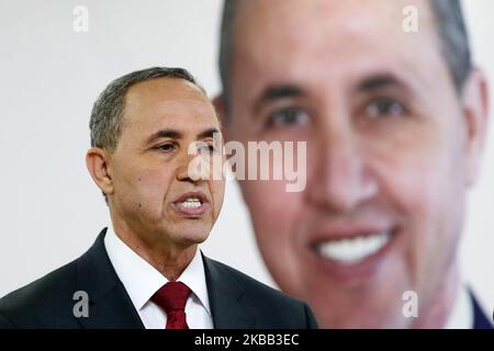 Azzedine Mihoubi, algerische Präsidentschaftskandidatin und ehemalige Kulturministerin, hält eine Pressekonferenz im Hauptquartier ihres Wahlkampfes beim Rassemblement National Democratique (RND) in Algier, Algerien, 16. November 2019 (Foto: Bilral Bensalem/NurPhoto) Stockfoto