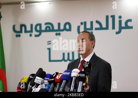 Azzedine Mihoubi, algerische Präsidentschaftskandidatin und ehemalige Kulturministerin, hält eine Pressekonferenz im Hauptquartier ihres Wahlkampfes beim Rassemblement National Democratique (RND) in Algier, Algerien, 16. November 2019 (Foto: Bilral Bensalem/NurPhoto) Stockfoto