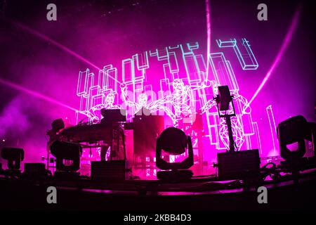 Die Chemical Brothers treten am 16. November 2019 auf der Bühne des Mediolanum Forums in Mailand auf (Foto: Mairo Cinquetti/NurPhoto) Stockfoto