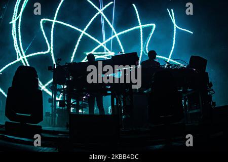 Die Chemical Brothers treten am 16. November 2019 auf der Bühne des Mediolanum Forums in Mailand auf (Foto: Mairo Cinquetti/NurPhoto) Stockfoto