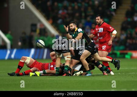 Northampton Saints Cobus Reinach holt sich den Ball beim Heineken European Champions Cup-Spiel zwischen Northampton Saints und Lyon Olympique Universitaire am Sonntag, 17.. November 2019, in den Franklin's Gardens, Northampton. (Foto von Leila Coker MI News/NurPhoto) Stockfoto