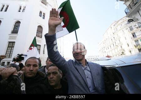 Abdelkader Ben Gherina, ehemaliger algerischer Minister für Tourismus und Präsidentschaftskandidat der Islamischen Baupartei (Benaa), ruft seine Rede vor seinen Unterstützern auf, als er den Beginn seiner Kampagne in Algier am 17. November 2019 ankündigt (Foto: Bilral Bensalem/NurPhoto) Stockfoto