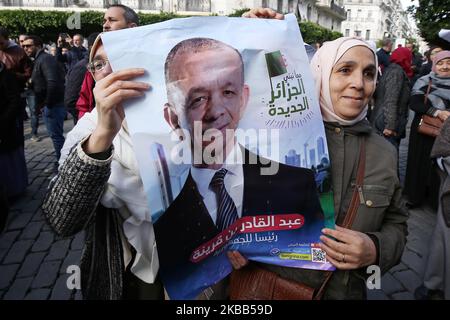 Abdelkader Ben Gherina, ehemaliger algerischer Minister für Tourismus und Präsidentschaftskandidat der Islamischen Baupartei (Benaa), ruft seine Rede vor seinen Unterstützern auf, als er den Beginn seiner Kampagne in Algier am 17. November 2019 ankündigt (Foto: Bilral Bensalem/NurPhoto) Stockfoto