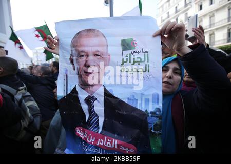 Abdelkader Ben Gherina, ehemaliger algerischer Minister für Tourismus und Präsidentschaftskandidat der Islamischen Baupartei (Benaa), ruft seine Rede vor seinen Unterstützern auf, als er den Beginn seiner Kampagne in Algier am 17. November 2019 ankündigt (Foto: Bilral Bensalem/NurPhoto) Stockfoto