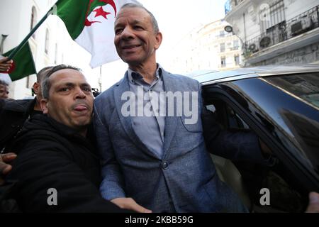 Abdelkader Ben Gherina, ehemaliger algerischer Minister für Tourismus und Präsidentschaftskandidat der Islamischen Baupartei (Benaa), ruft seine Rede vor seinen Unterstützern auf, als er den Beginn seiner Kampagne in Algier am 17. November 2019 ankündigt (Foto: Bilral Bensalem/NurPhoto) Stockfoto