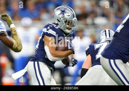 Dallas Cowboys laufen zurück Tony Pollard (20) trägt den Ball während der ersten Hälfte eines NFL-Fußballspiels gegen die Detroit Lions in Detroit, Michigan, USA, am Sonntag, 17. November 2019. (Foto von Amy Lemus/NurPhoto) Stockfoto