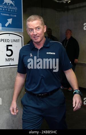 Jason Garrett, Cheftrainer der Dallas Cowboys, geht vom Tunnel zum Spielfeld, um sich während eines NFL-Fußballspiels zwischen den Dallas Cowboys und den Detroit Lions in Detroit, Michigan, USA, am Sonntag, 17. November 2019, aufzuwärmen (Foto: Jorge Lemus/NurPhoto) Stockfoto