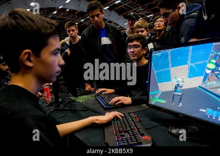 Gammer bei den Videospielen am 17.. November 2019 fand im Rahmen des jährlichen Salons für Geek- und Popkultur "Art to Play" zum 9.. Mal in Folge im Parc des Exposition in Nantes, Frankreich, statt. (Foto von Vernault Quentin/NurPhoto) Stockfoto