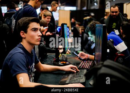 Gammer bei den Videospielen am 17.. November 2019 fand im Rahmen des jährlichen Salons für Geek- und Popkultur "Art to Play" zum 9.. Mal in Folge im Parc des Exposition in Nantes, Frankreich, statt. (Foto von Vernault Quentin/NurPhoto) Stockfoto