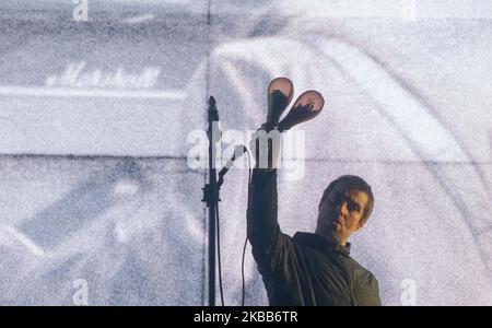 Der britische Sänger Liam Gallagher tritt am 18. November 2019 in Sheffield, England, auf der Bühne der FlyDSA Arena auf. (Foto von Giannis Alexopoulos/NurPhoto) Stockfoto