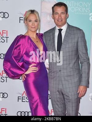 HOLLYWOOD, LOS ANGELES, KALIFORNIEN, USA - 18. NOVEMBER: Die Schauspielerin/Model Molly Sims und ihr Mann Scott Stuber kommen zum AFI FEST 2019 - Premiere von Netflix's „die zwei Päpste“, das am 18. November 2019 im TCL Chinese Theatre IMAX in Hollywood, Los Angeles, Kalifornien, USA, stattfand. (Foto von Image Press Agency/NurPhoto) Stockfoto