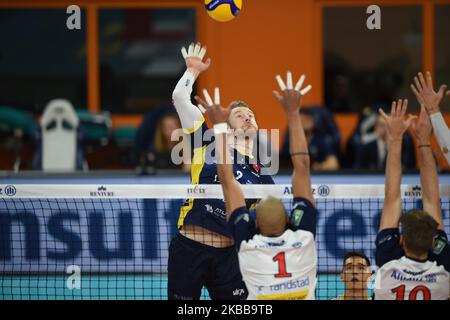 Der italienische Spieler Ivan Zaytsev von Azumit Leo Shoes Modena spielt während des Spiels von Super Lega Credem Banca Allianz Powervolley Milano - Azumit Leo Shoes Modena (Foto: Andrea Diodato/NurPhoto) Stockfoto