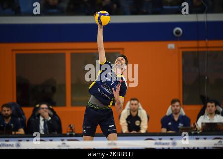 Polens Spieler Mattew Anderson von Azumit Leo Shoes Modena spielt während des Spiels von Super Lega Credem Banca Allianz Powervolley Milano - Azumit Leo Shoes Modena (Foto von Andrea Diodato/NurPhoto) Stockfoto