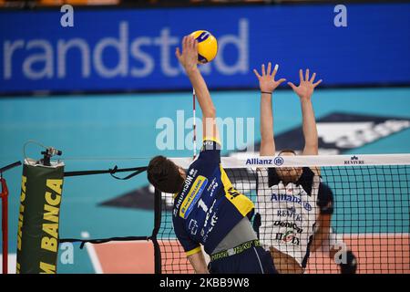 Polens Spieler Mattew Anderson von Azumit Leo Shoes Modena spielt während des Spiels von Super Lega Credem Banca Allianz Powervolley Milano - Azumit Leo Shoes Modena (Foto von Andrea Diodato/NurPhoto) Stockfoto