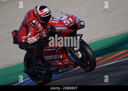 Michele Pirro (51) aus Italien und Ducati Team während des Tests der neuen MotoGP-Saison 2020 auf dem Ricardo Tormo Circuit am 19. November 2019 in Valencia, Spanien. (Foto von Jose Breton/Pics Action/NurPhoto) Stockfoto