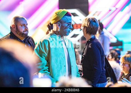 Sfera Ebbasta tritt am 21. November 2019 in Mailand, Italien, bei der X Factor 13 in der Candy Arena live auf. (Foto von Mairo Cinquetti/NurPhoto) Stockfoto