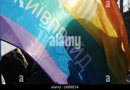 Am 23. November 2019 nehmen Menschen an einer Anti-Transphobie-Kundgebung in Kiew, Ukraine, Teil. Dutzende von Menschen nehmen an der Kundgebung zum Internationalen Tag des Gedenkens an Transgender-Menschen, die durch Transphobie getötet wurden, 20. Teil. (Foto von Sergii Chartschenko/NurPhoto) Stockfoto