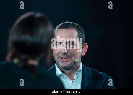 Turin, Italien - 23. November 2019: Visionary Days ist ein Event, bei dem 1500 junge Menschen aus ganz Italien zusammenkommen, um sich den aktuellen Veränderungen zu stellen und die nächste Zukunft zu gestalten. Gemeinsam, konkret und ausgehend von der Begegnung verschiedener Leben und Visionen. Der Minister für Sport und Jugendpolitik Vincenzo Spadafora nahm an den Visionären Tagen auf der Bühne der OGR von Turin Teil. (Foto von Mauro Ujetto/NurPhoto) Stockfoto