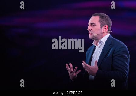 Turin, Italien - 23. November 2019: Visionary Days ist ein Event, bei dem 1500 junge Menschen aus ganz Italien zusammenkommen, um sich den aktuellen Veränderungen zu stellen und die nächste Zukunft zu gestalten. Gemeinsam, konkret und ausgehend von der Begegnung verschiedener Leben und Visionen. Der Minister für Sport und Jugendpolitik Vincenzo Spadafora nahm an den Visionären Tagen auf der Bühne der OGR von Turin Teil. (Foto von Mauro Ujetto/NurPhoto) Stockfoto