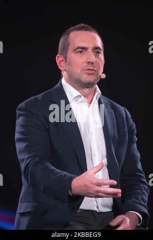 Turin, Italien - 23. November 2019: Visionary Days ist ein Event, bei dem 1500 junge Menschen aus ganz Italien zusammenkommen, um sich den aktuellen Veränderungen zu stellen und die nächste Zukunft zu gestalten. Gemeinsam, konkret und ausgehend von der Begegnung verschiedener Leben und Visionen. Der Minister für Sport und Jugendpolitik Vincenzo Spadafora nahm an den Visionären Tagen auf der Bühne der OGR von Turin Teil. (Foto von Mauro Ujetto/NurPhoto) Stockfoto