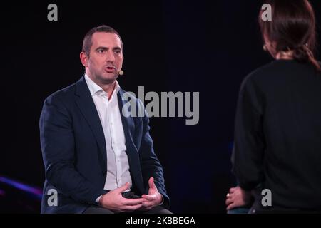 Turin, Italien - 23. November 2019: Visionary Days ist ein Event, bei dem 1500 junge Menschen aus ganz Italien zusammenkommen, um sich den aktuellen Veränderungen zu stellen und die nächste Zukunft zu gestalten. Gemeinsam, konkret und ausgehend von der Begegnung verschiedener Leben und Visionen. Der Minister für Sport und Jugendpolitik Vincenzo Spadafora nahm an den Visionären Tagen auf der Bühne der OGR von Turin Teil. (Foto von Mauro Ujetto/NurPhoto) Stockfoto