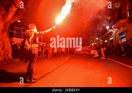 Demonstration in Palermo gegen Gewalt gegen Frauen, in Solidarität mit dem chilenischen Volk, das gegen die Regierung von Sebastian Piñera protestiert, und in Solidarität mit den Völkern Nordsyriens, die gegen Erdogans Invasion der Türkei kämpfen und Widerstand leisten. Palermo, 23. November 2019. (Foto von Francesco Militello Mirto/NurPhoto) Stockfoto