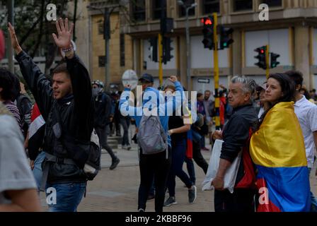 Am 23. November 2019 nehmen Menschen an einem Protest gegen die Regierung des kolumbianischen Präsidenten Ivan Duque in Bogota Teil. (Foto von Vanessa Gonzalez/NurPhoto) Stockfoto