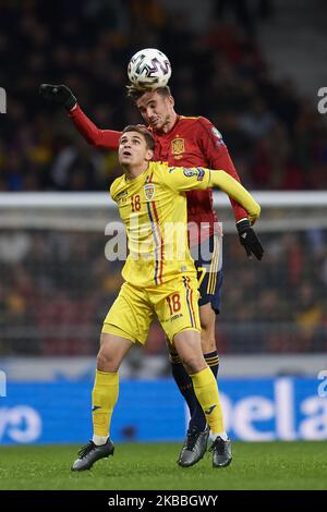 Razvan Marin (Ajax Amsterdam) aus Rumänien und Fabian Ruiz (SSC Napoli) aus Spanien konkurrieren während der UEFA Euro 2020 Qualifier zwischen Spanien und Rumänien am 18. November 2019 in Madrid, Spanien, um den Ball. (Foto von Jose Breton/Pics Action/NurPhoto) Stockfoto