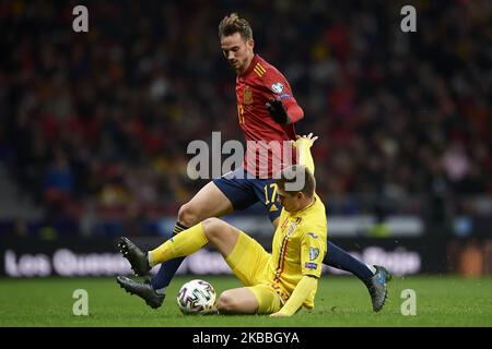 Fabian Ruiz (SSC Napoli) aus Spanien und Razvan Marin (Ajax Amsterdam) aus Rumänien konkurrieren während der UEFA Euro 2020 Qualifier zwischen Spanien und Rumänien am 18. November 2019 in Madrid, Spanien, um den Ball. (Foto von Jose Breton/Pics Action/NurPhoto) Stockfoto