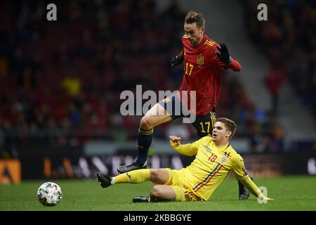 Fabian Ruiz (SSC Napoli) aus Spanien und Razvan Marin (Ajax Amsterdam) aus Rumänien konkurrieren während der UEFA Euro 2020 Qualifier zwischen Spanien und Rumänien am 18. November 2019 in Madrid, Spanien, um den Ball. (Foto von Jose Breton/Pics Action/NurPhoto) Stockfoto