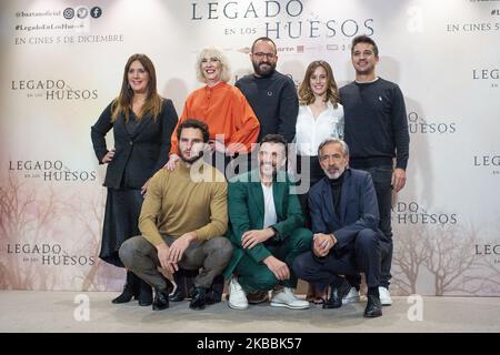 Dolores Redondo, Susi Sanchez, Fernando Gonzalez Molina, Marta Etura, Carlos Librado, Eduardo Rosa, Leonardo Sbaraglia und Imanol Arias nehmen am 25. November 2019 an der Fotozelle „Legado en los huesos“ im Hotel Urso in Madrid, Spanien, Teil. (Foto von Oscar Gonzalez/NurPhoto) Stockfoto