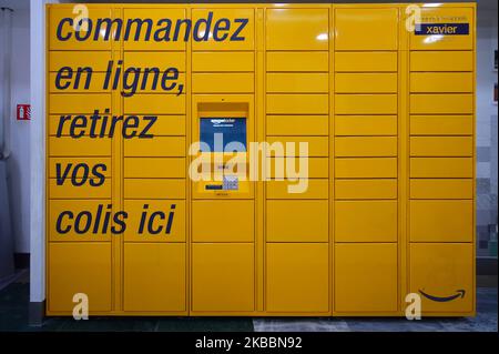 Die Amazon-Verteilerbox ist in dieser Abbildung zu sehen, die am 25. November 2019 in Paris, Frankreich, aufgenommen wurde. Die Pariser Bürgermeisterin Anne Hidalgo und der Pariser Stadtrat wollen die Lieferungen von Amazon kontrollieren und besteuern. (Foto von Daniel Pier/NurPhoto) Stockfoto