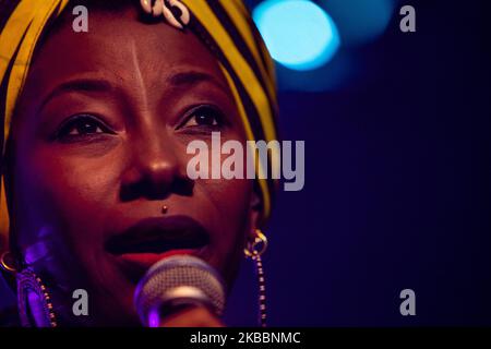 Fatoumata Diawara tritt am 26. November 2019 in Mailand, Italien, bei Magazzini Generali auf. Fatoumata Diawara ist eine malische Singer-Songwriterin und wurde mehrfach für den Grammy Award nominiert. Für ihr Album Fenfo erhielt sie zwei Nominierungen bei den Annual Grammy Awards 61. für das beste Weltmusikalbum und für die beste Tanzaufnahme für Ultimatum mit der englischen Band Disclosure (Foto: Mairo Cinquetti/NurPhoto) Stockfoto