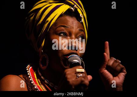 Fatoumata Diawara tritt am 26. November 2019 in Mailand, Italien, bei Magazzini Generali auf. Fatoumata Diawara ist eine malische Singer-Songwriterin und wurde mehrfach für den Grammy Award nominiert. Für ihr Album Fenfo erhielt sie zwei Nominierungen bei den Annual Grammy Awards 61. für das beste Weltmusikalbum und für die beste Tanzaufnahme für Ultimatum mit der englischen Band Disclosure (Foto: Mairo Cinquetti/NurPhoto) Stockfoto