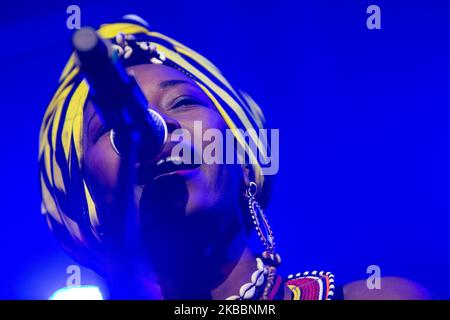 Fatoumata Diawara tritt am 26. November 2019 in Mailand, Italien, bei Magazzini Generali auf. Fatoumata Diawara ist eine malische Singer-Songwriterin und wurde mehrfach für den Grammy Award nominiert. Für ihr Album Fenfo erhielt sie zwei Nominierungen bei den Annual Grammy Awards 61. für das beste Weltmusikalbum und für die beste Tanzaufnahme für Ultimatum mit der englischen Band Disclosure (Foto: Mairo Cinquetti/NurPhoto) Stockfoto